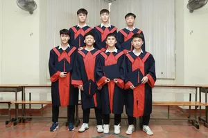 7 học viên của CLB Trẻ TPHCM tham dự kỳ thi tốt nghiệp THPT năm 2026. ẢNH: TÂM HÀ