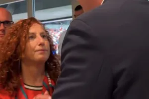 Cha mẹ của cố tiền đạo Diogo Jota nghẹn ngào khi gặp Chủ tịch FIFA Gianni Infantino
