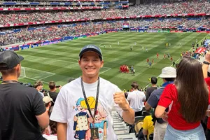 Kiều bào Nguyễn Anh Tuấn đi xem trận đấu giữa Thụy Sĩ và Bosnia & Herzegovina tại World Cup 2026. ẢNH: NVCC 