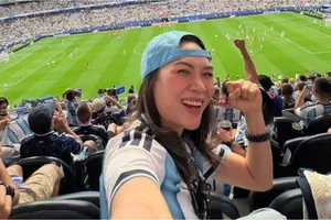 Ca sĩ Mỹ Tâm phấn khích chia sẻ hình ảnh lần đầu tiên xem Messi thi đấu ngoài đời. ẢNH: FBNV 