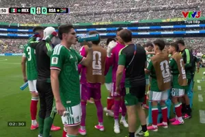 Mỗi trận đấu tại World Cup 2026 sẽ có 2 quãng nghỉ để các cầu thủ tiếp nước. ẢNH: VTV 
