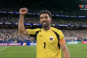 Niềm vui của thủ môn Vozinha khi cùng Cape Verde đoạt tấm vé vào vòng đấu loại World Cup 2026. ẢNH: VTV
