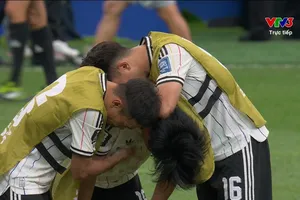 Các cầu thủ Nhật Bản thất vọng, bật khóc sau khi dừng bước tại vòng 1/16 World Cup 2026. ẢNH: VTV