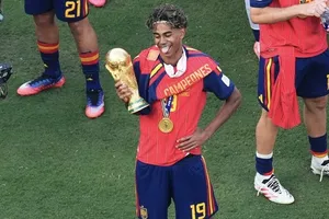 Lamine Yamal đi vào lịch sử khi vô địch cả World Cup lẫn EURO