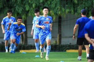 Người hâm mộ xem U23 Việt Nam thi đấu ASIAD 2026 vào giữa trưa