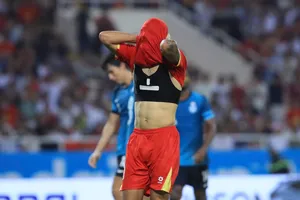 Đỗ Hoàng Hên thể hiện sự tiếc nuối với cơ hội bị bỏ lỡ. ẢNH: MINH HOÀNG 
