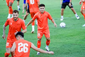 Nguyễn Quang Hải cùng các tuyển thủ Việt Nam đang tích cực tập luyện chuẩn bị cho chuyến làm khách tại Malaysia. ẢNH: NHẬT ĐOÀN 