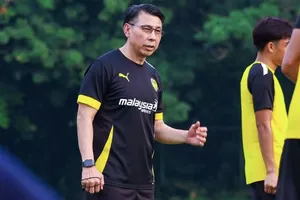 HLV Tan Cheng Hoe tự tin trước trận bán kết ASEAN Cup 2026 với tuyển Việt Nam. ẢNH: FAM