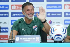 HLV Anthony Hudson đánh giá cao đội tuyển Singapore. ẢNH: FAT