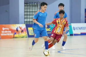 Các cầu thủ trẻ Thái Sơn Nam TPHCM (áo xanh) khởi đầu Giải Futsal U20 quốc gia 2026 bằng chiến thắng (ẢNH: TÂM HÀ)