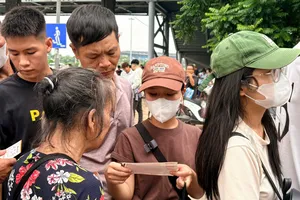 Cổ động viên sở hữu tấm vé xem trận Việt Nam - Malaysia