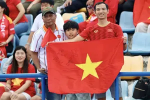 Kiều bào Việt Nam tại Thái Lan sẵn sàng tiếp lửa cho đội tuyển quốc gia. ẢNH: DŨNG PHƯƠNG