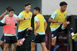 Các cầu thủ Thái Lan hoàn thiện khâu chuẩn bị cho trận chung kết lượt đi ASEAN Cup 2026 với đội tuyển Việt Nam (ẢNH: SANTOS)