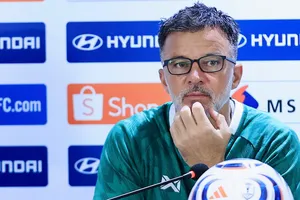 HLV Anthony Hudson của Thái Lan dành sự tôn trọng tuyệt đối đến đội tuyển Việt Nam (ẢNH: HỮU THÀNH)