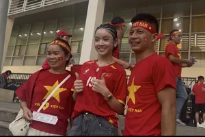 Người thân các tuyển thủ Việt Nam tiếp lửa trong trận chung kết ASEAN Cup 2026