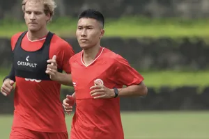 Tiền vệ Doãn Ngọc Tân lỡ trận đầu tiên tại V-League 2026-2027. ẢNH: THU HÀ 