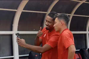 Quang Vinh rủ Hai Long quay vlog, Hoàng Đức chờ hồi phục cho FIFA ASEAN Cup