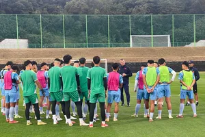 U17 Việt Nam tập buổi đầu tiên tại Hàn Quốc. ẢNH: TÂM HÀ