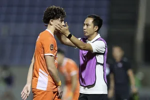 HLV Lê Đức Tuấn cùng Đà Nẵng đối diện áp lực trong cuộc so tài với Hà Nội FC. ẢNH: VPF 