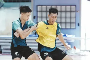Các cầu thủ futsal TPHCM quyết tâm giành lại tấm HCV tại Đại hội Thể thao toàn quốc 2026. ẢNH: NGUYỄN QUANG 