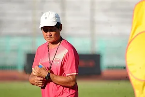 HLV Huỳnh Ngọc San trở lại dẫn dắt Long An sau một thời gian dài ở ẩn với bóng đá chuyên nghiệp. ẢNH: ANH TUẤN TRẦN 