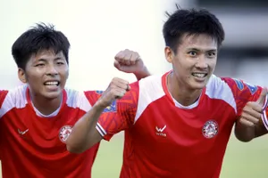 Các cầu thủ CLB TPHCM giành chiến thắng đầy cảm xúc trước Quy Nhơn United. ẢNH: DŨNG PHƯƠNG