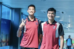 Các cầu thủ Becamex TPHCM đã có mặt tại Phú Thọ. ẢNH: KHẢ HÒA