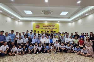 图：林氏宗祠发放奖助学金大合照。