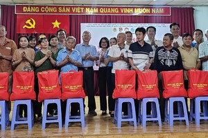 堤岸坊素食传爱心 孝道润人心