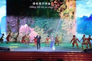 节目中的文艺表演。