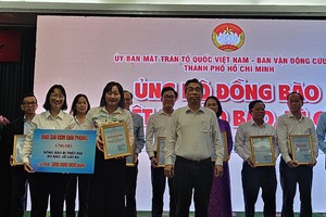 华人社团踊跃捐款 支援台风洪涝灾区同胞