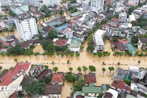 顺化市一片汪洋。