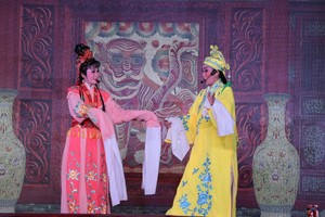 《严兰贞》潮剧。