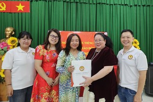 市华文教育辅助会探访市华语成人教育中心。