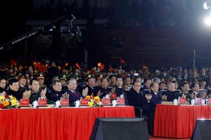 党和国家领导出席活动。