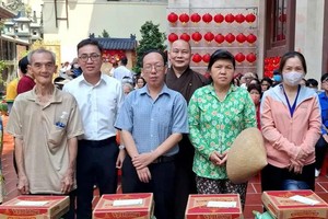 堤岸坊配合宝山寺关照华人同胞、孤寡老人、残疾人士。