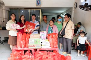 新慈念外语中心开展“情义春节，爱心同行”慈善关爱活动。