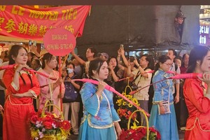 元宵节游行活动，每年吸引众大居民前来观看。