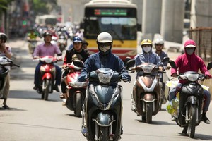 尽量避免在上午10时至下午3时这一高温时段外出。