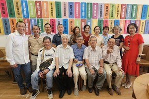 华人摄影分会新春合照，展开新一年计划。