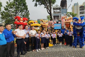 堤岸坊升龙公园隆重举行“青少年游乐场工程”落成与移交仪式。