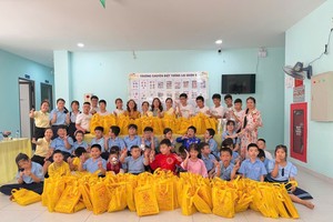 新慈念外语中心关怀残疾学生。