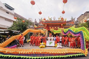 仁义堂成员前往温陵会馆（观音庙）举行传统开光点睛仪式。