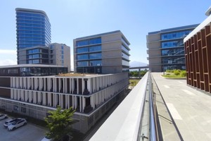 岘港市第二软件园设计现代，适合信息技术、创新创意领域的企业入驻。