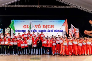 仁义堂代表胡志明市参加全国龙狮强队锦标赛勇夺多项冠军。