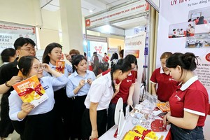 上千名大学生参加2026年人才招聘會 