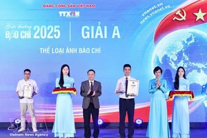 图片作品《光荣永远属于人民》获一等奖。