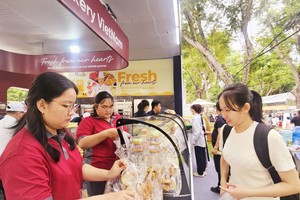 国际烘焙师、华人企业家高肇力主理的亚洲饼家（ABC Bakery）参加面包盛会。