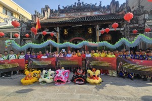 市龙狮协会邀5支国际龙狮前往穗城会馆参拜合照。