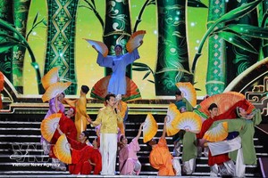 “璀璨越南”艺术节目在“2026迎新光影音乐会”上演出。